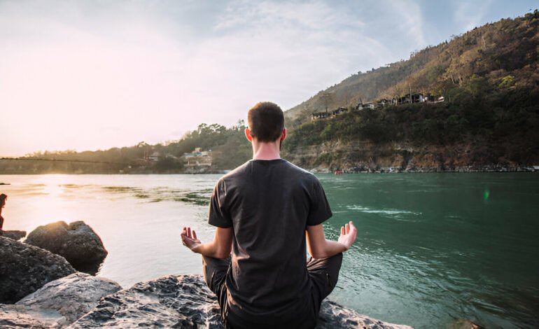 How To Meditate & Increase Mindfulness: A Guide for Beginners