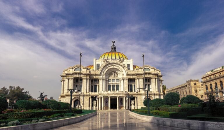 Marvel at the Palacio de Bellas Artes